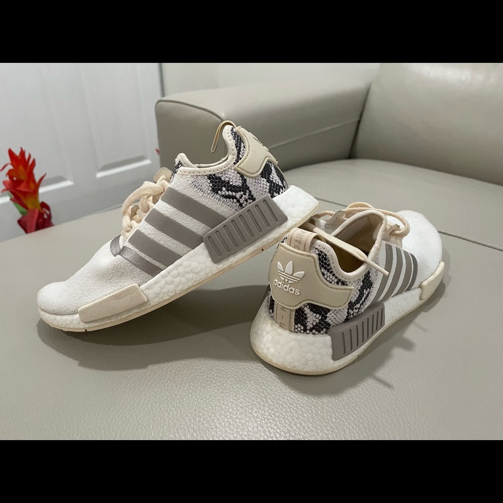 ADIDAS ORIGINALS NMD R1 RUNNER WOMEN's WHITE - ECRU TINT - SNAKE SKIN BACK